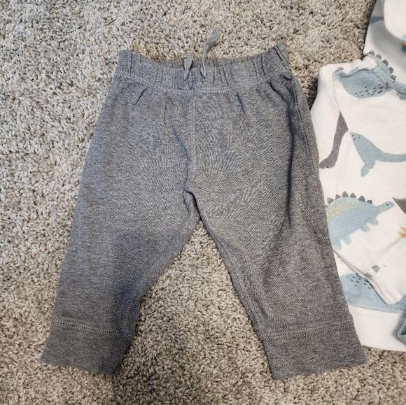Carter's matching set. 9 Month - Picture 4 of 4
